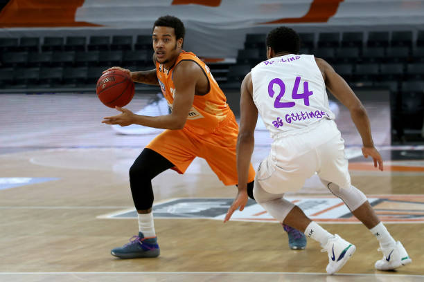 年队的竞争 年队的竞争